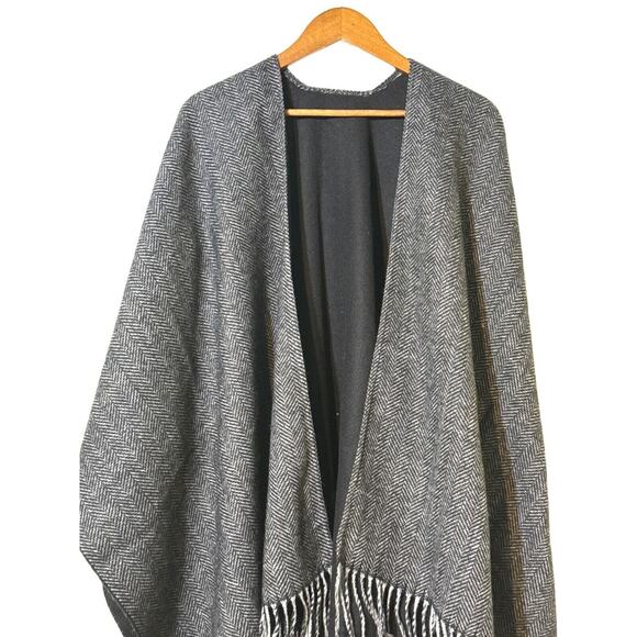 Terra Di Siena Grey and Black Shawl Open Front Wrap with Fringe One Size - Picture 3 of 7